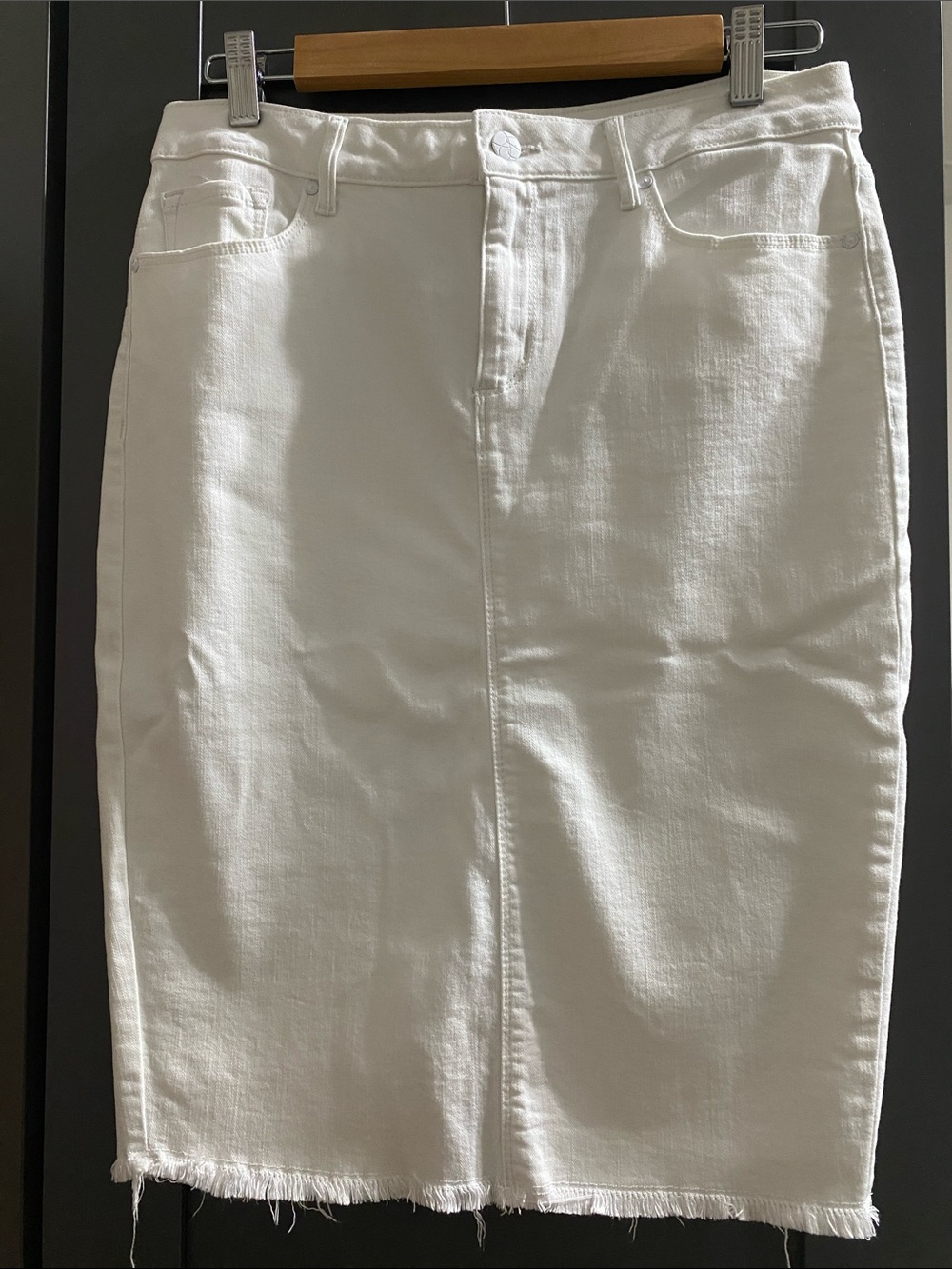 Jessica Simpson White Straight-Leg Denim Skirt